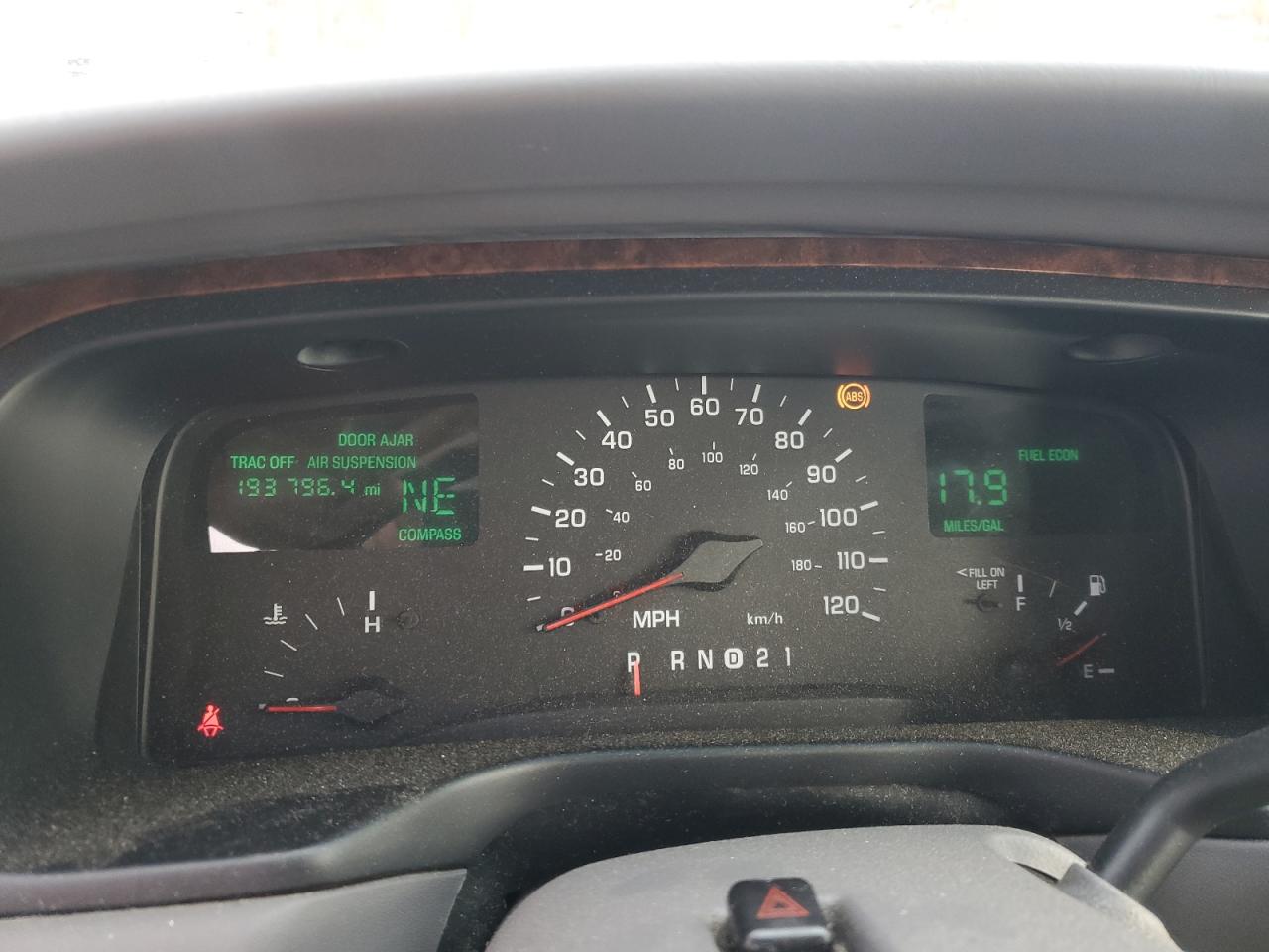 2001 LINCOLN TOWN CAR SIGNATURE photo 17