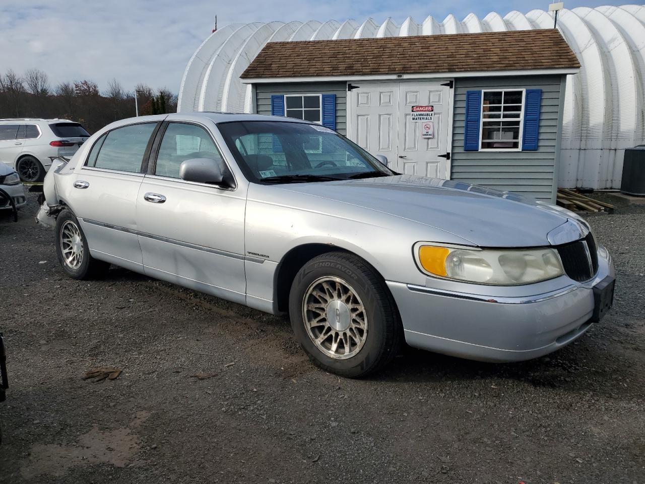 2001 LINCOLN TOWN CAR SIGNATURE photo 7