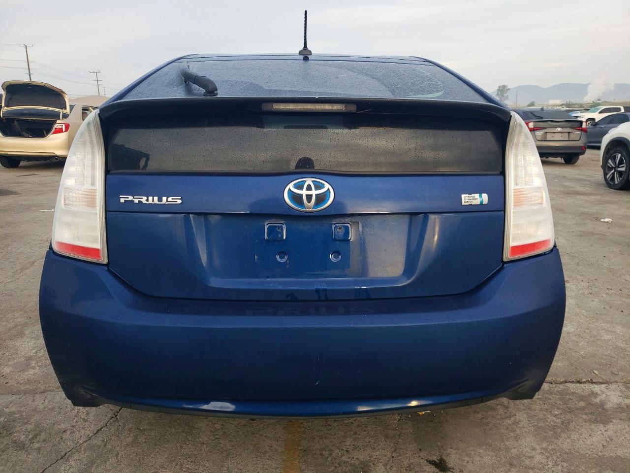 2010 TOYOTA PRIUS photo 11