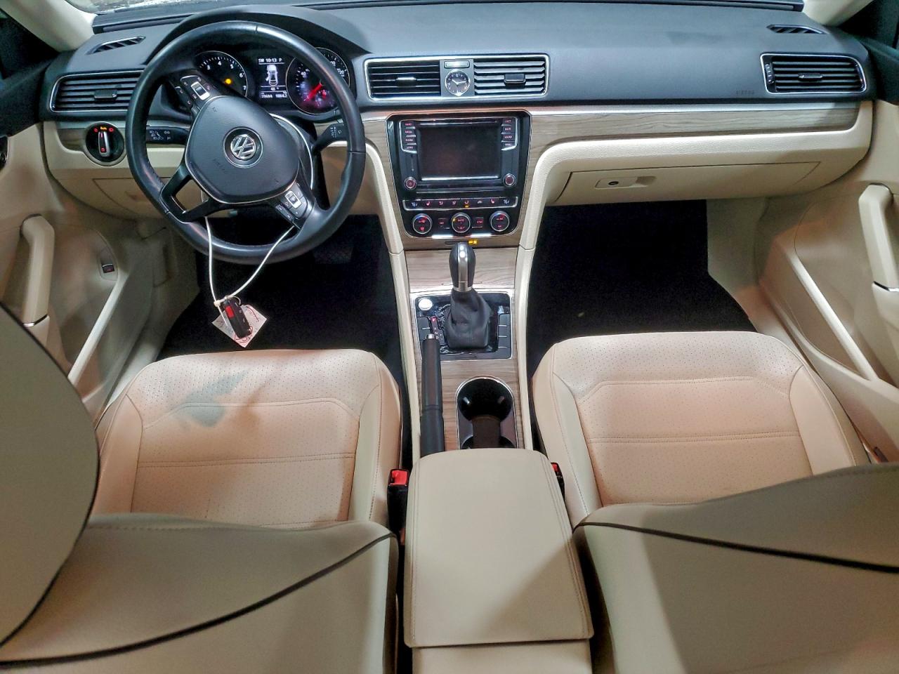 2017 VOLKSWAGEN PASSAT SE photo 22