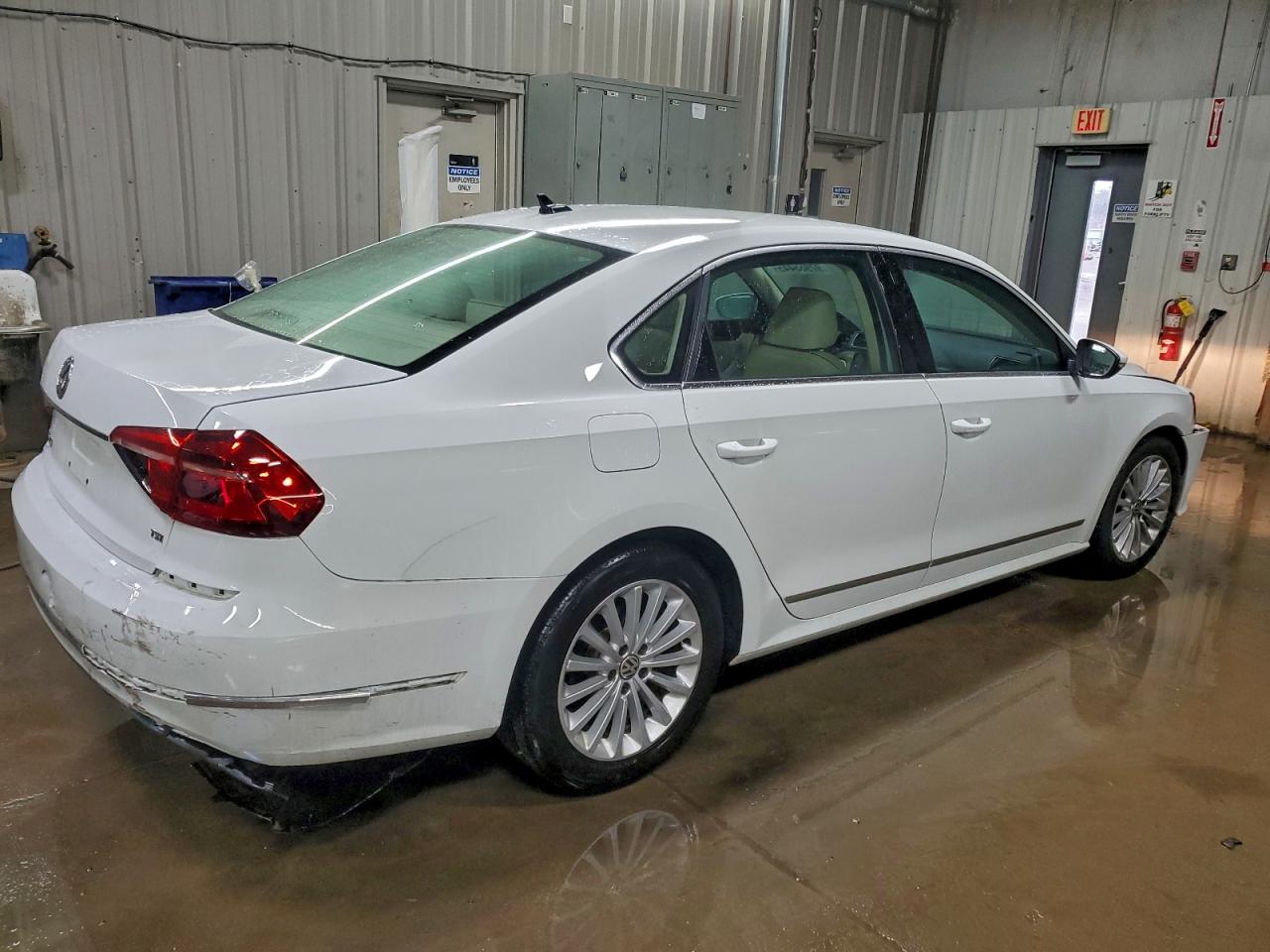 2017 VOLKSWAGEN PASSAT SE photo 7