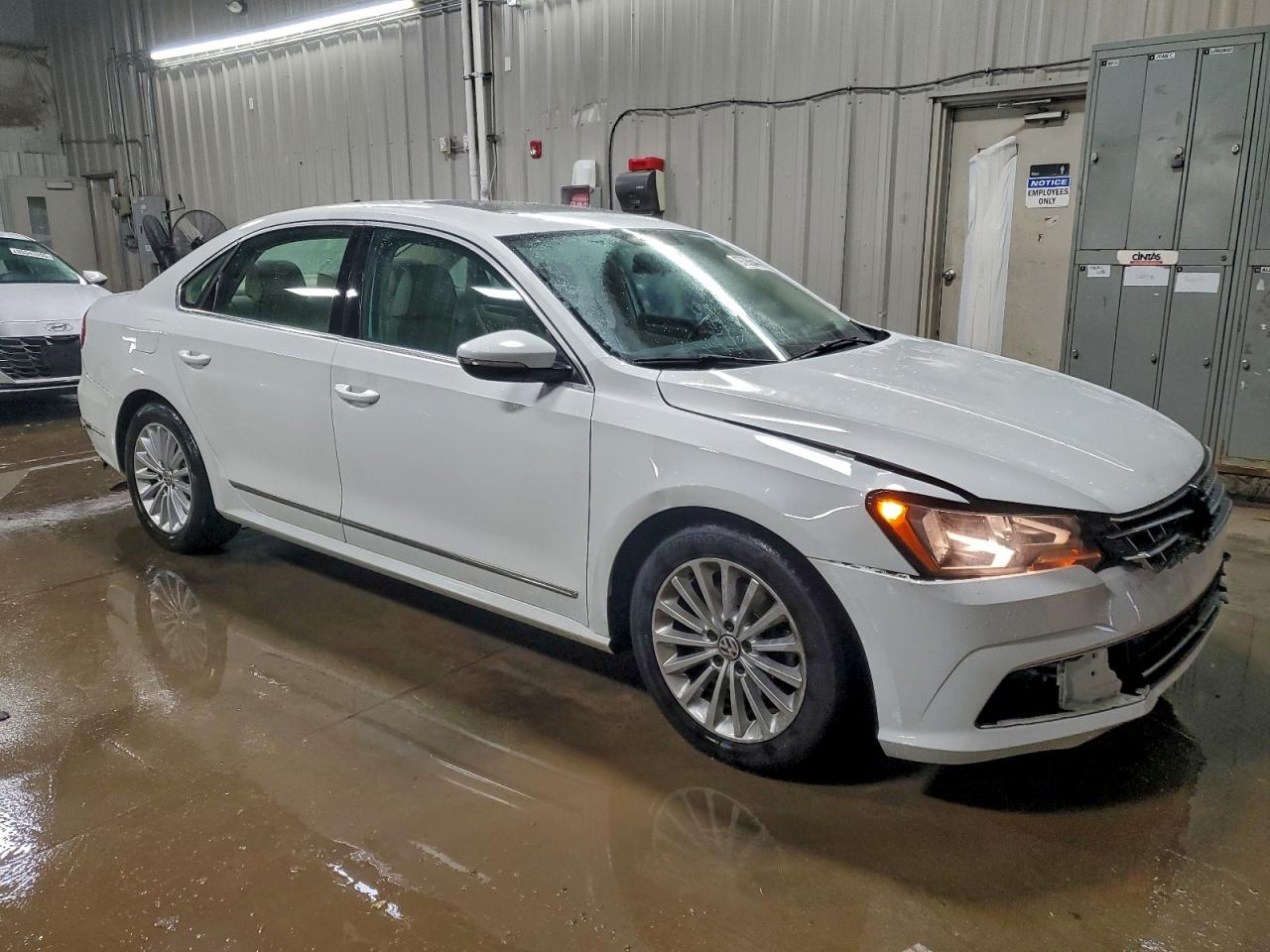 2017 VOLKSWAGEN PASSAT SE photo 10