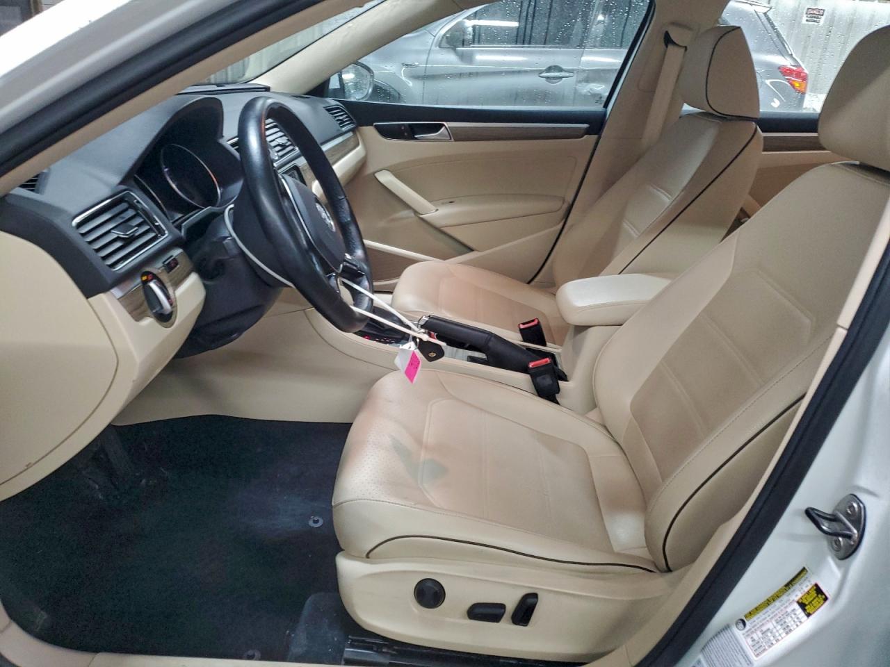 2017 VOLKSWAGEN PASSAT SE photo 19