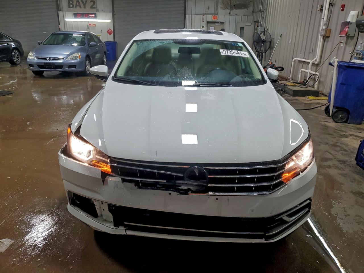 2017 VOLKSWAGEN PASSAT SE photo 13