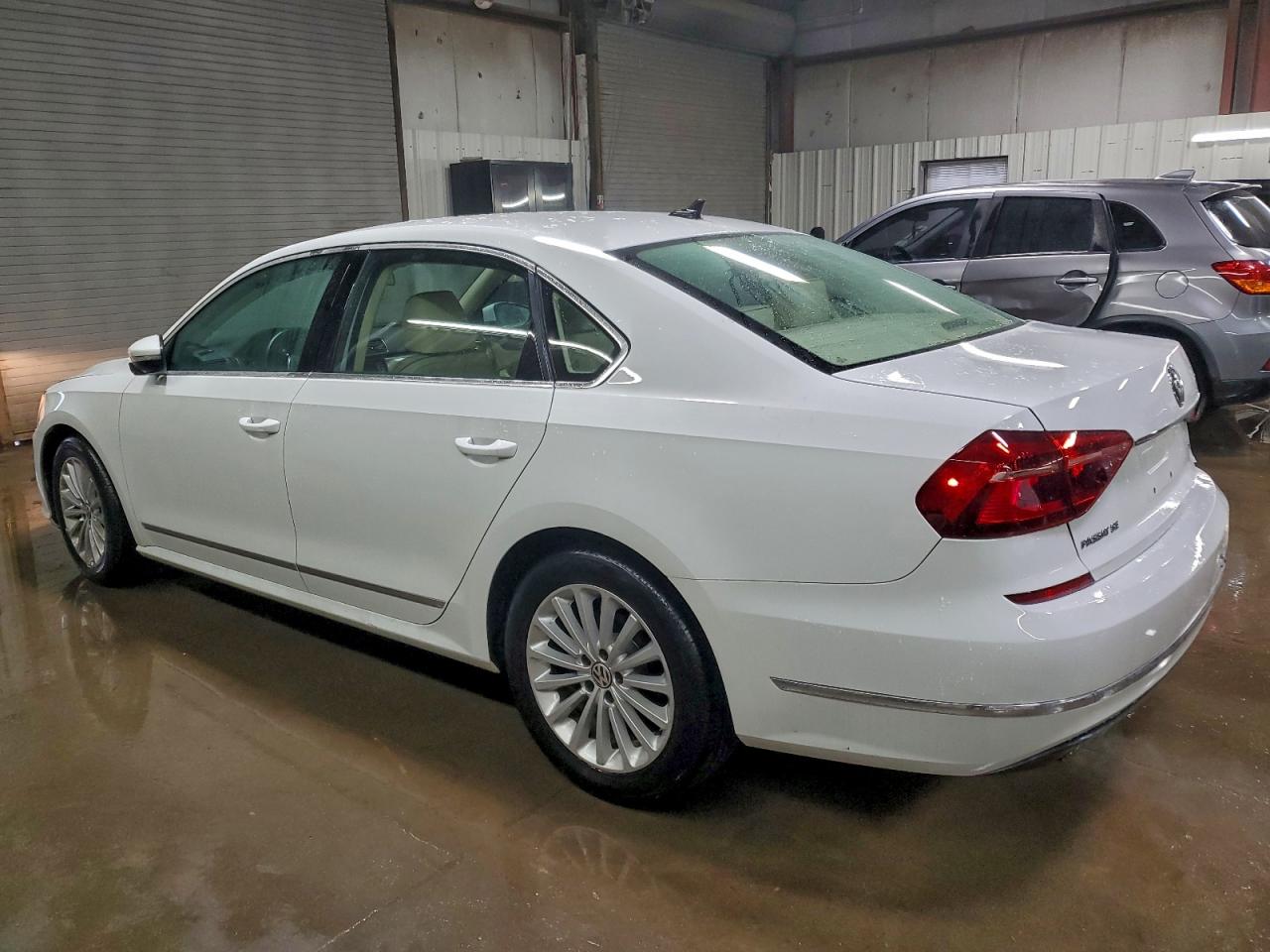 2017 VOLKSWAGEN PASSAT SE photo 4