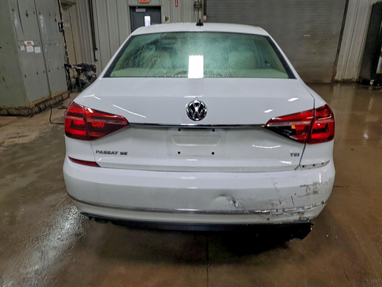 2017 VOLKSWAGEN PASSAT SE photo 16