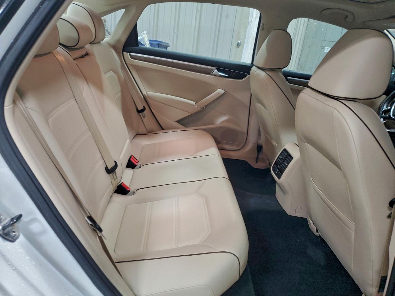 2017 VOLKSWAGEN PASSAT SE photo 28