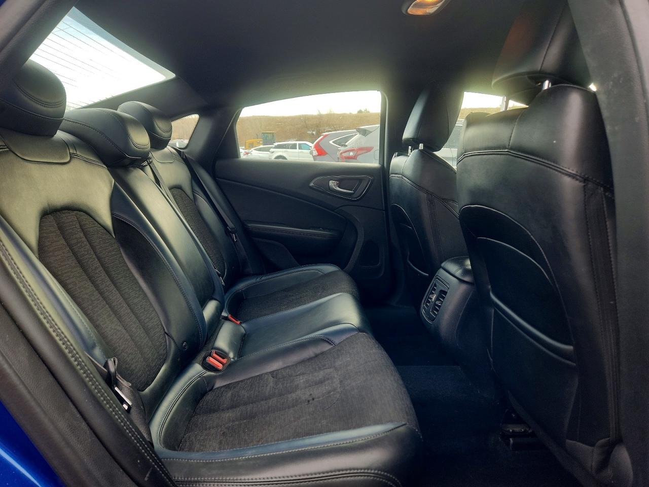 2015 CHRYSLER 200 S photo 19