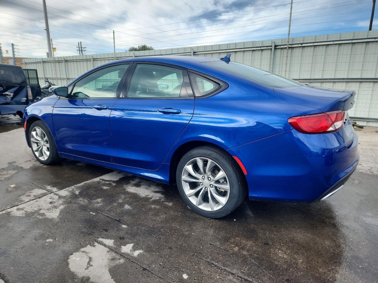 2015 CHRYSLER 200 S photo 3