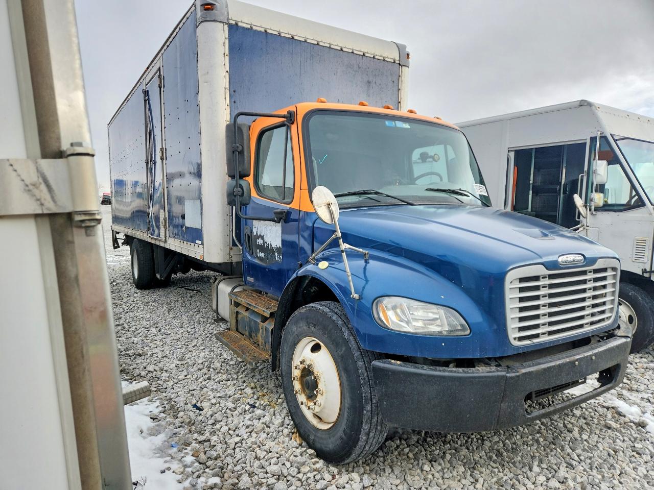 2011 FREIGHTLINER BUSINESS CLASS M2 BOX TRUCK photo 4