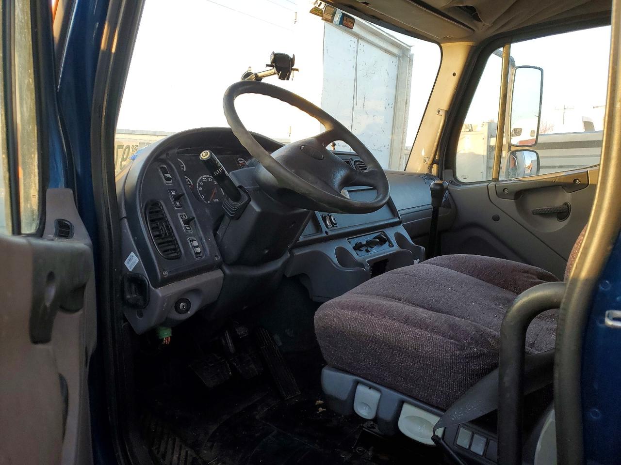 2011 FREIGHTLINER BUSINESS CLASS M2 BOX TRUCK photo 8
