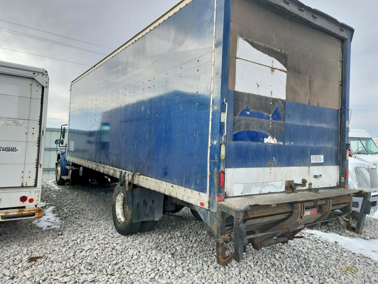 2011 FREIGHTLINER BUSINESS CLASS M2 BOX TRUCK photo 2