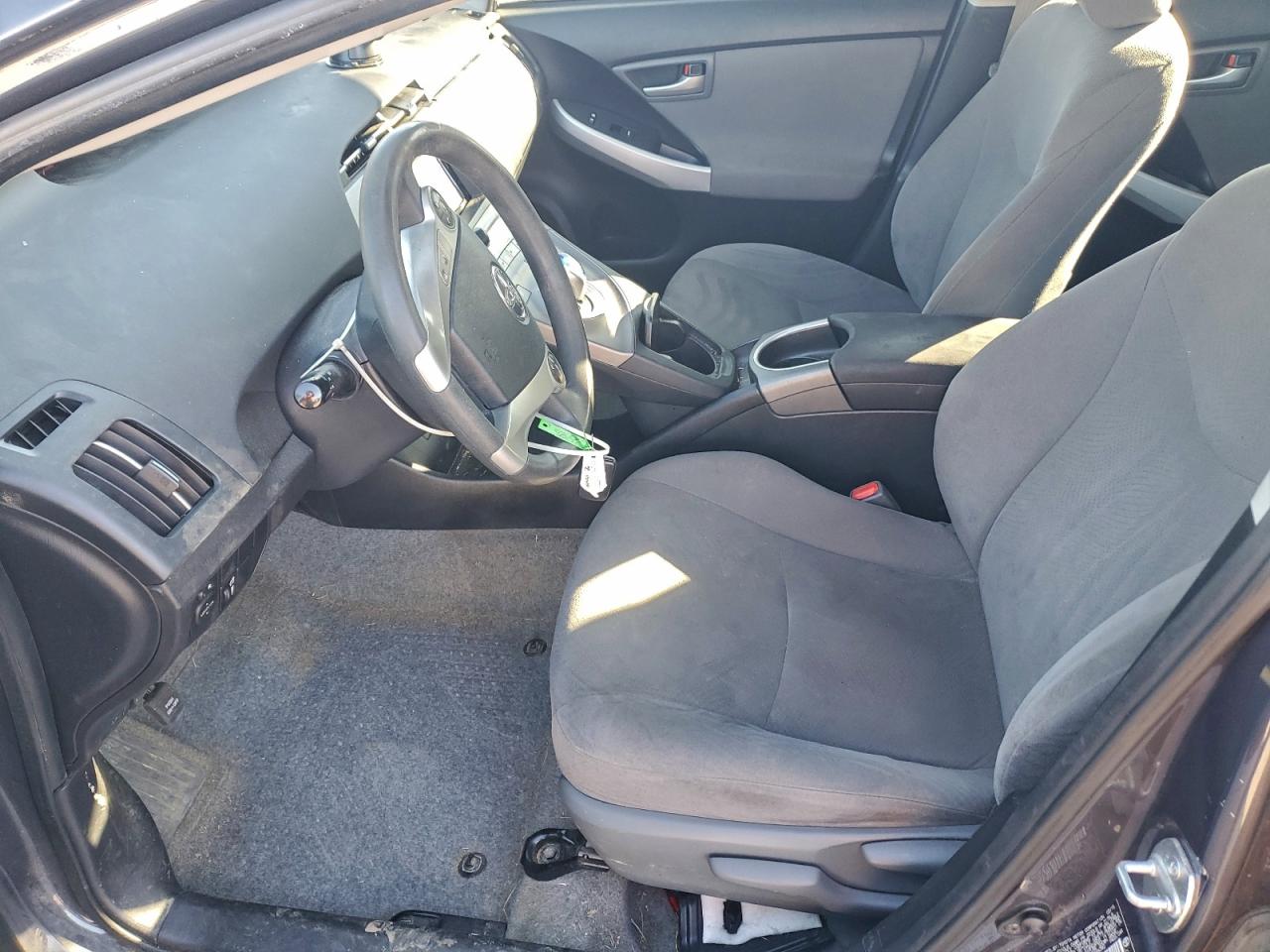 2015 TOYOTA PRIUS photo 19
