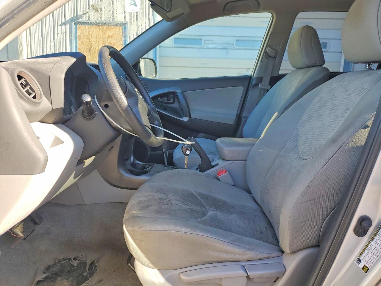 2011 TOYOTA RAV4 photo 13