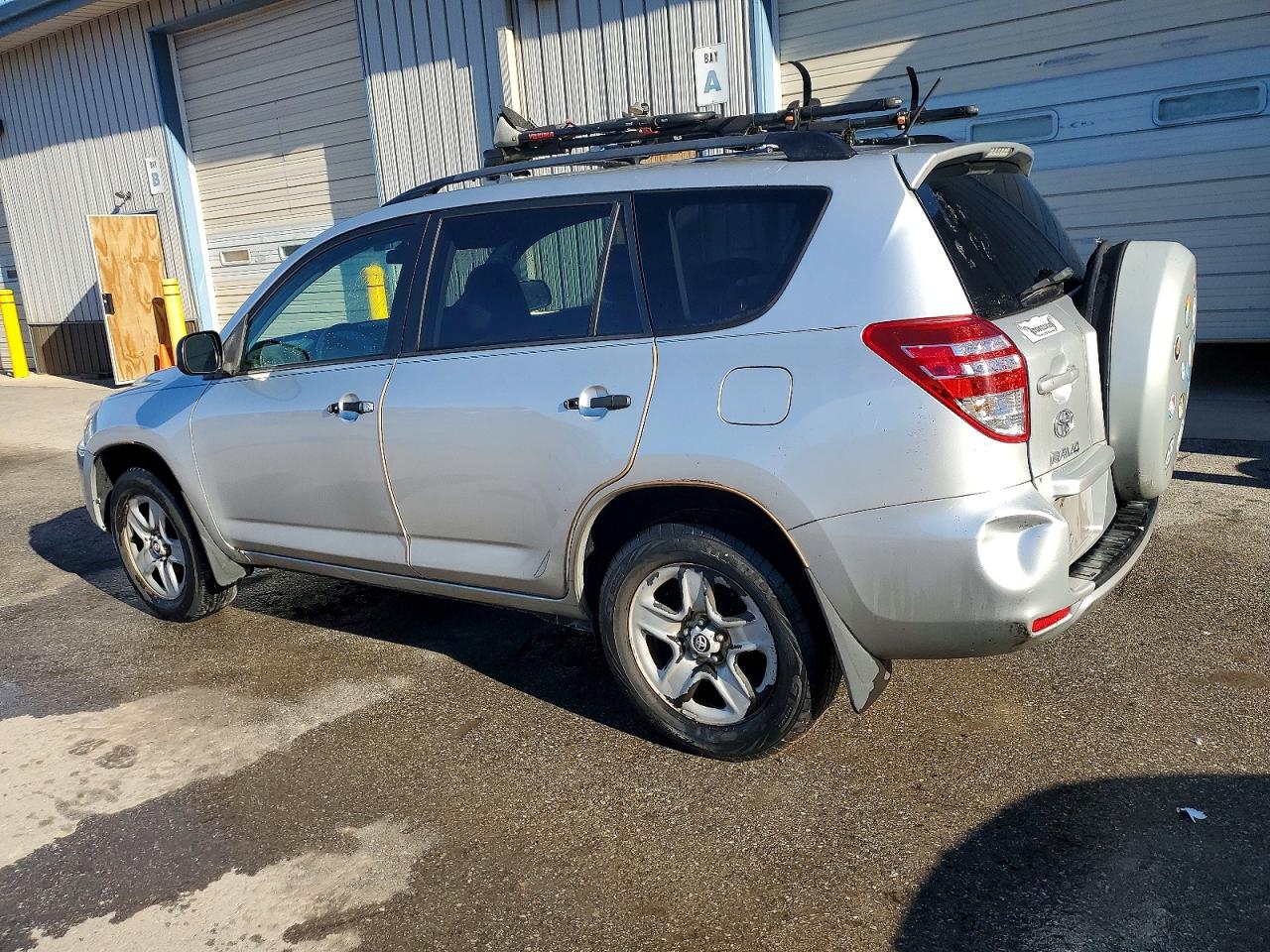 2011 TOYOTA RAV4 photo 3