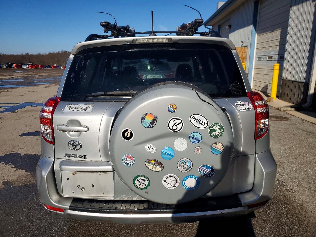 2011 TOYOTA RAV4 photo 11