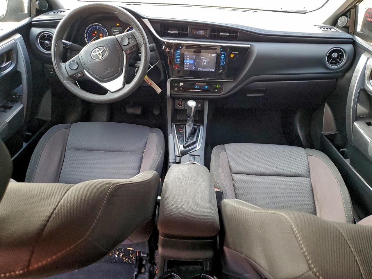 2017 TOYOTA COROLLA L photo 8