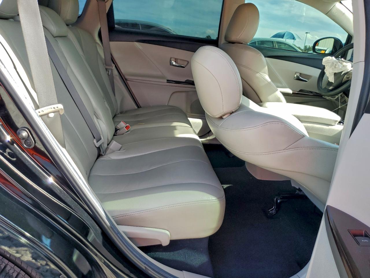 2011 TOYOTA VENZA photo 11