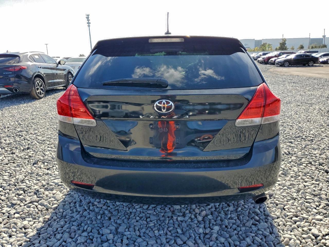 2011 TOYOTA VENZA photo 6