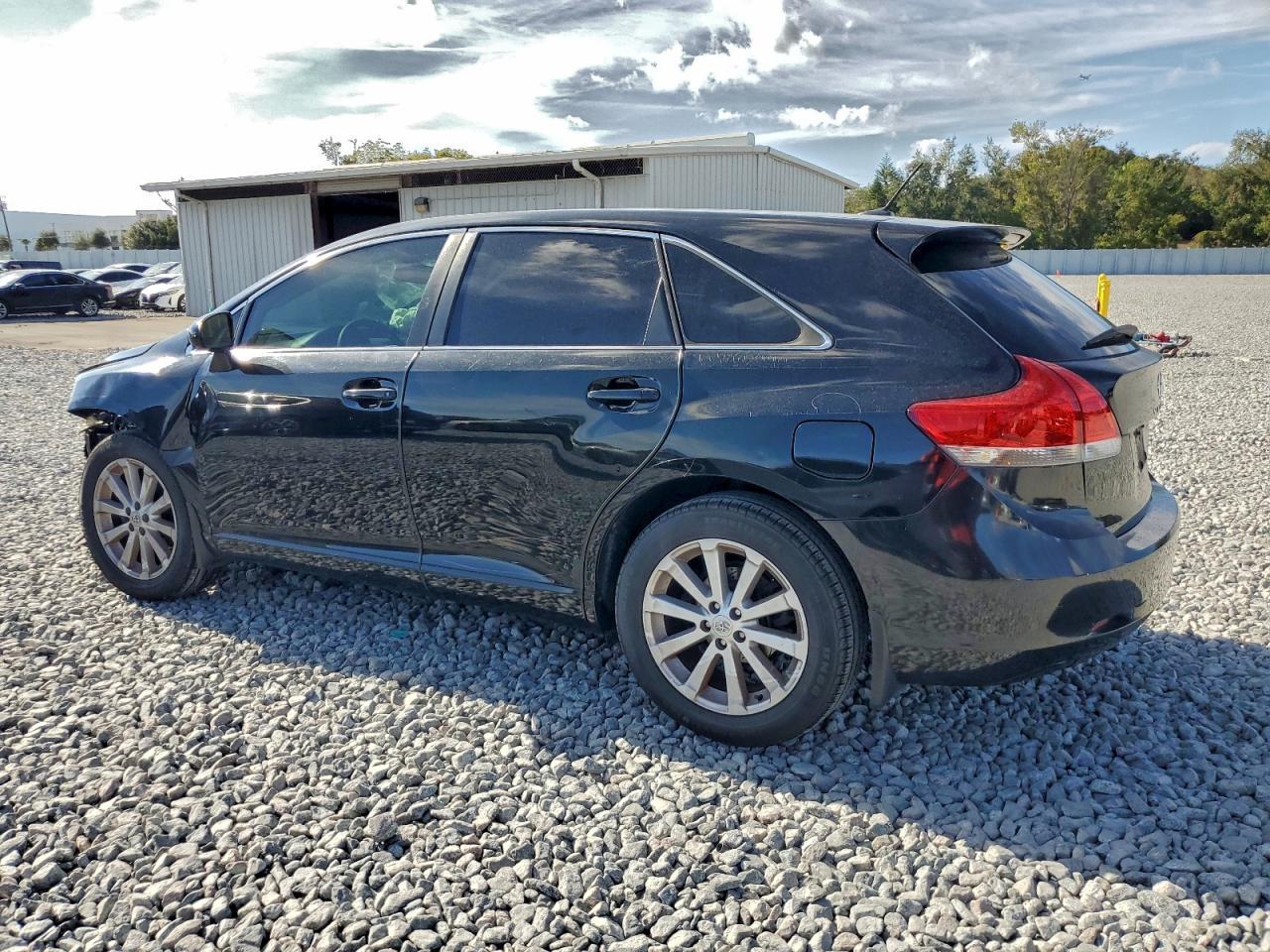 2011 TOYOTA VENZA photo 2