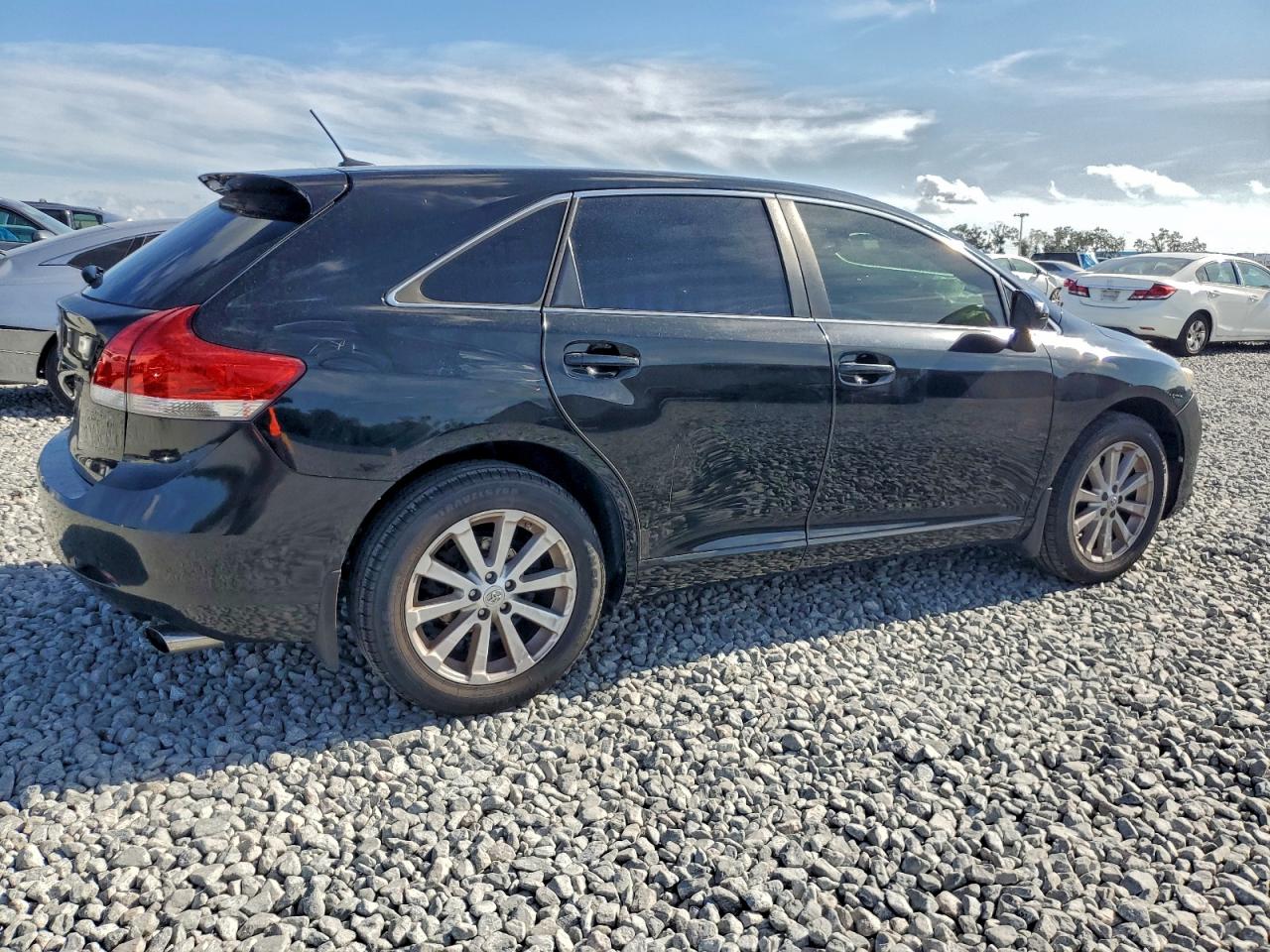 2011 TOYOTA VENZA photo 3