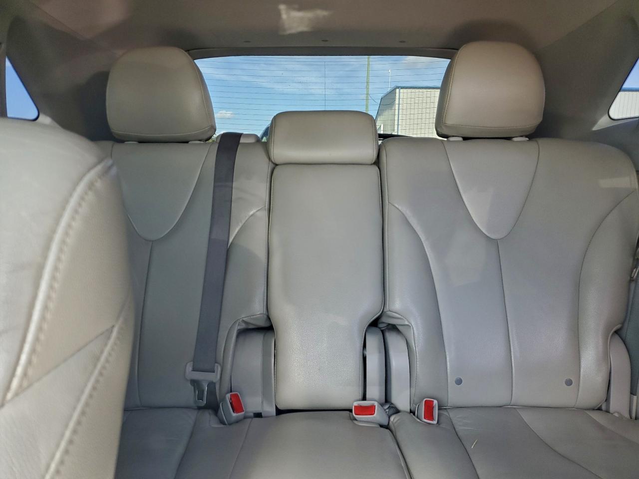 2011 TOYOTA VENZA photo 10