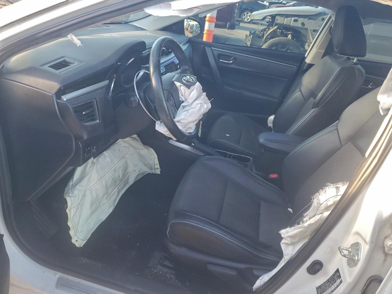 2015 TOYOTA COROLLA L photo 7