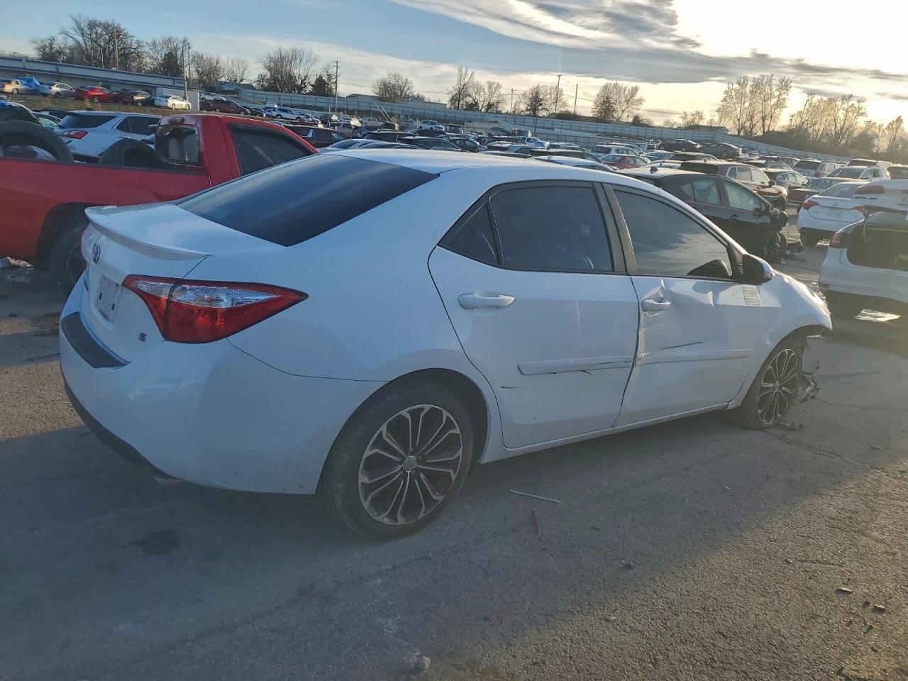 2015 TOYOTA COROLLA L photo 3