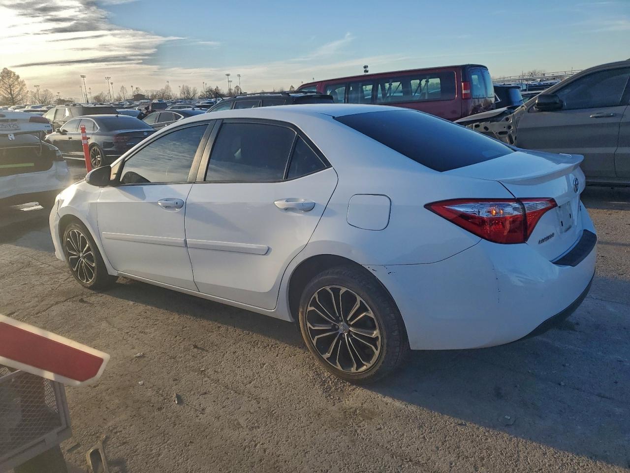 2015 TOYOTA COROLLA L photo 2