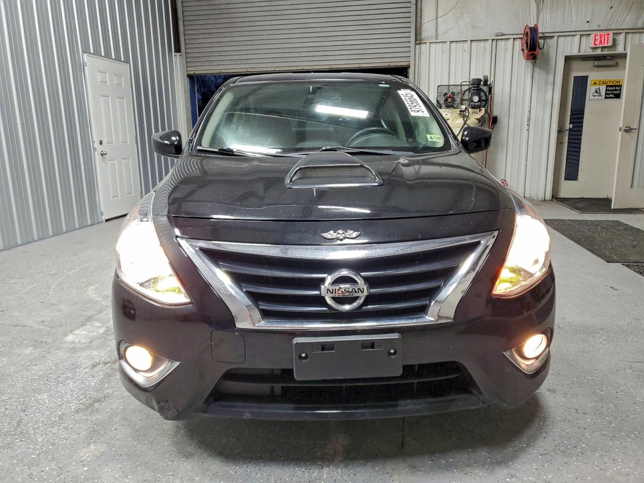 2019 NISSAN VERSA S photo 5