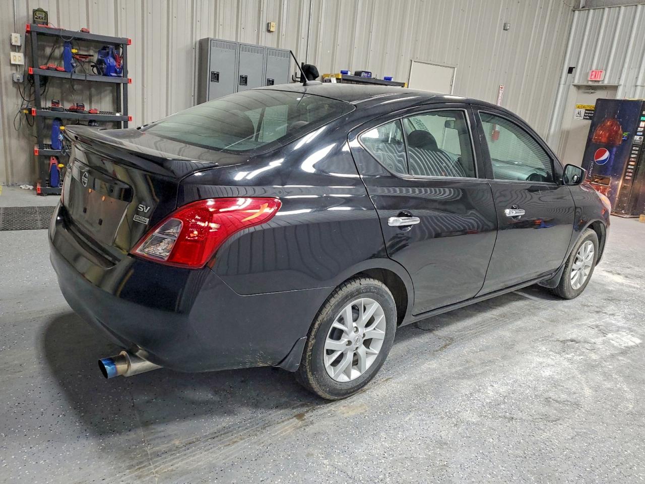 2019 NISSAN VERSA S photo 3
