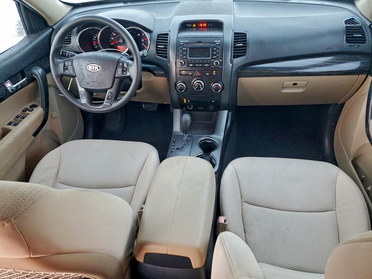 2012 KIA SORENTO BASE photo 8