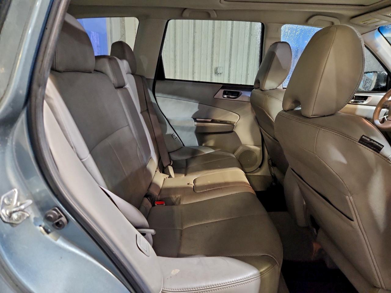 2009 SUBARU FORESTER photo 11