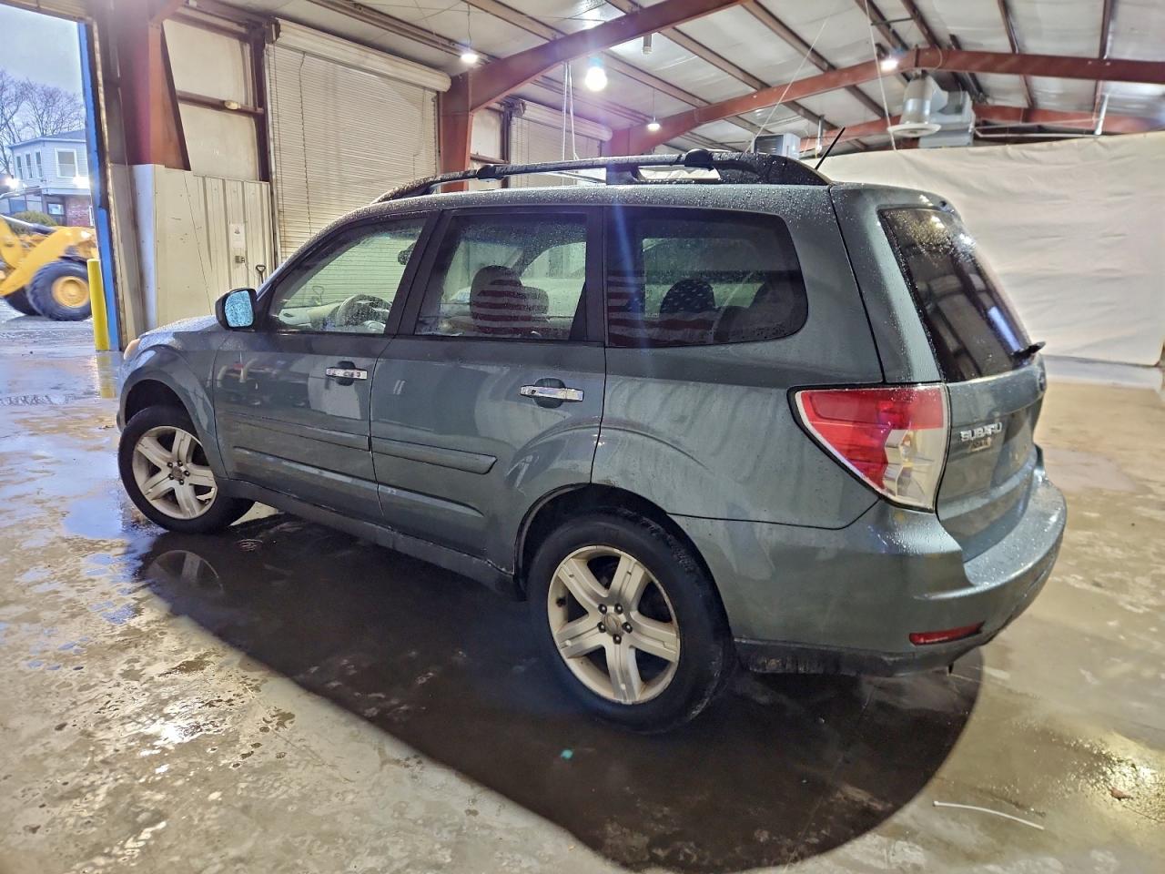 2009 SUBARU FORESTER photo 2