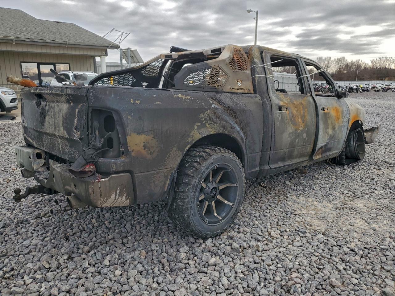2016 RAM 1500 SLT photo 3