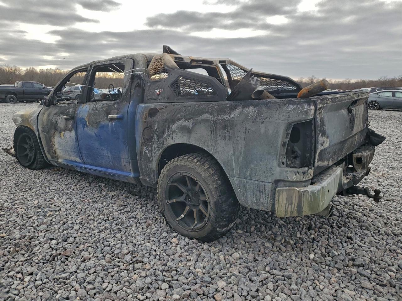 2016 RAM 1500 SLT photo 2