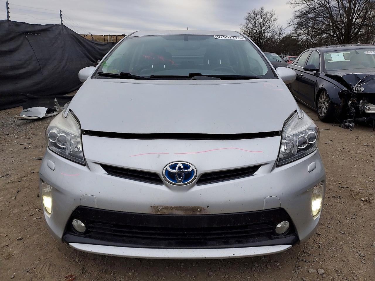 2015 TOYOTA PRIUS photo 5
