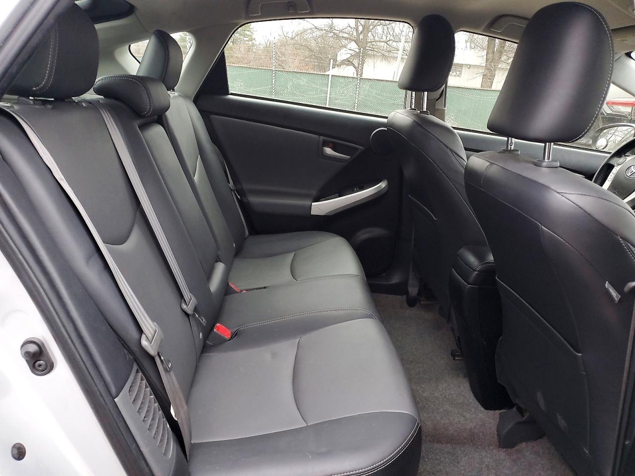2015 TOYOTA PRIUS photo 10