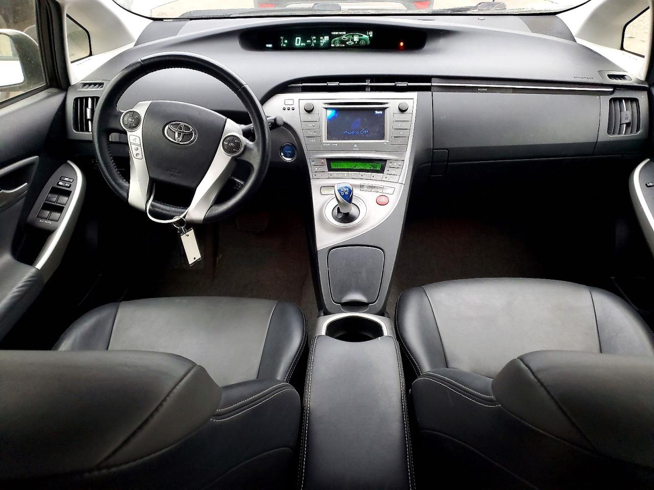 2015 TOYOTA PRIUS photo 8