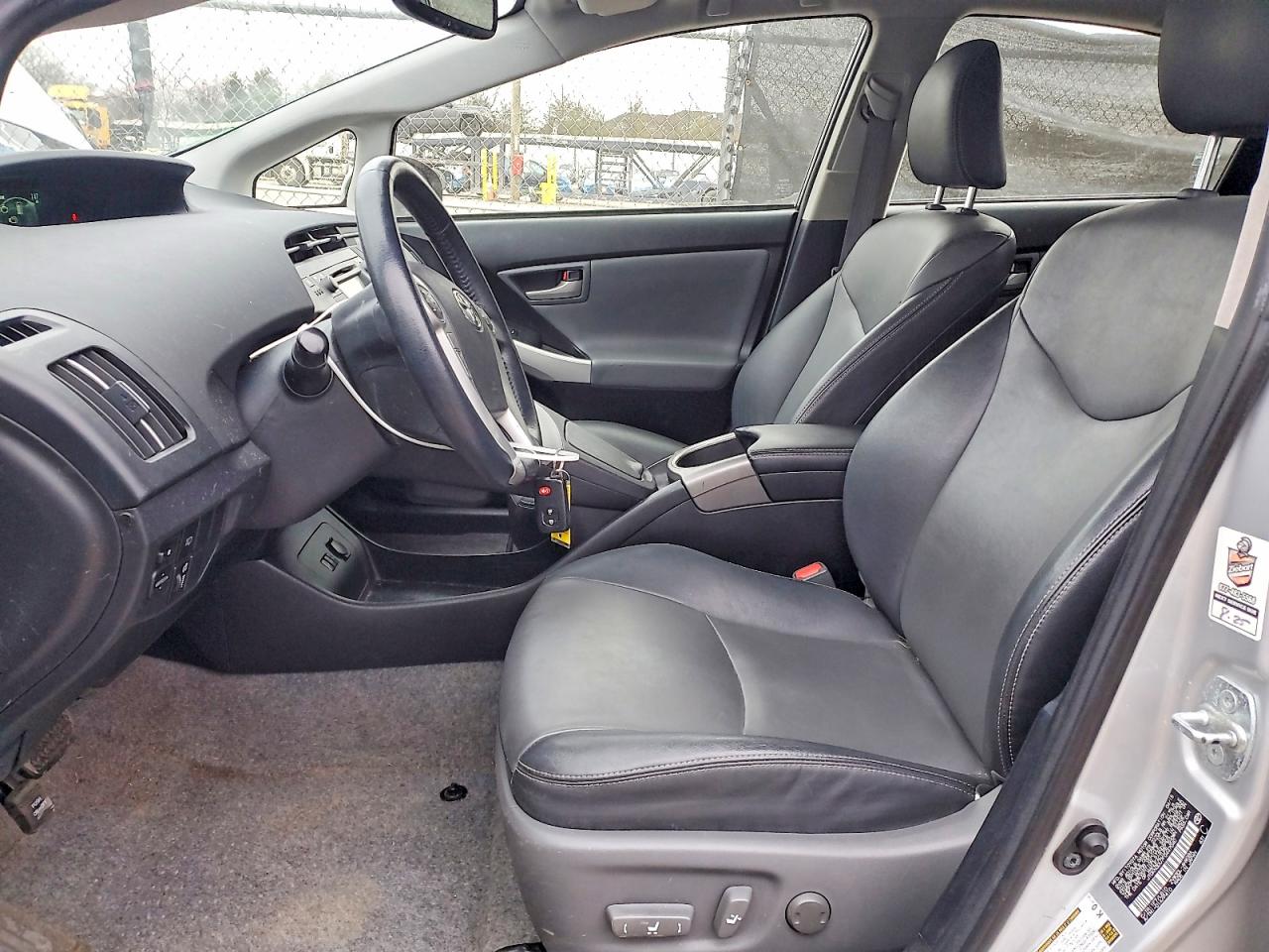 2015 TOYOTA PRIUS photo 7