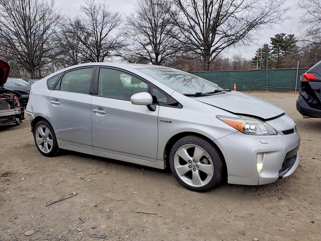 2015 TOYOTA PRIUS photo 4