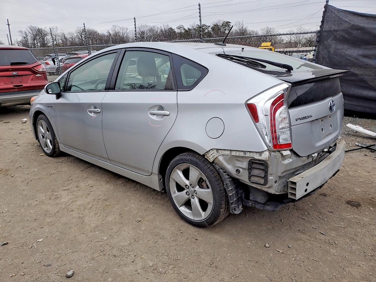 2015 TOYOTA PRIUS photo 2