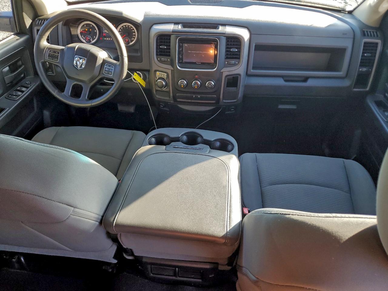 2014 RAM 1500 ST photo 15