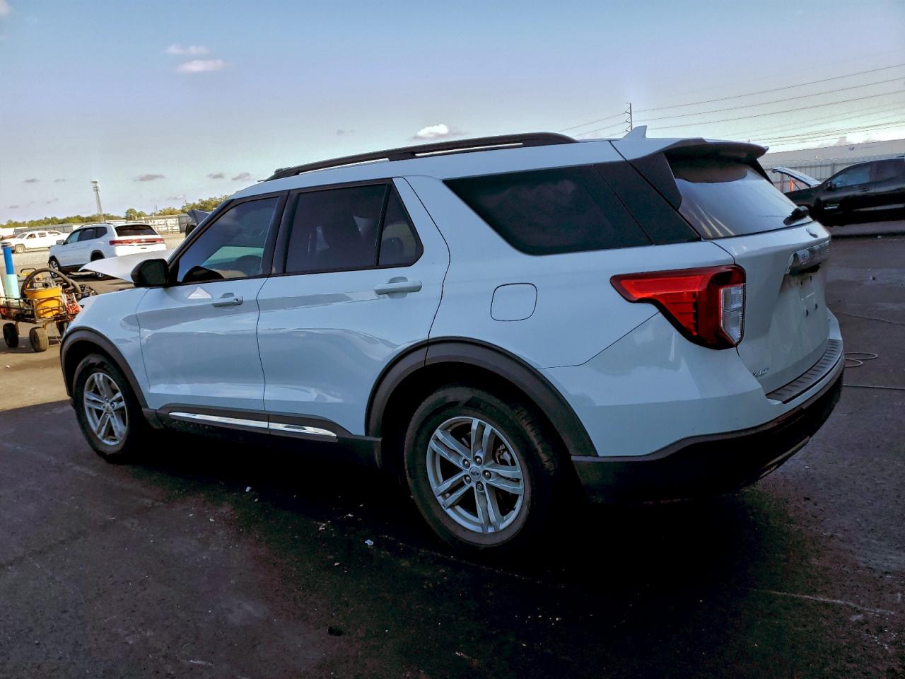 2020 FORD EXPLORER XLT photo 2
