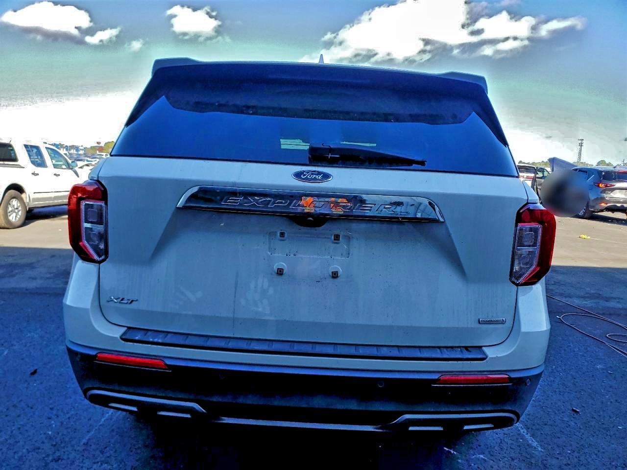 2020 FORD EXPLORER XLT photo 6