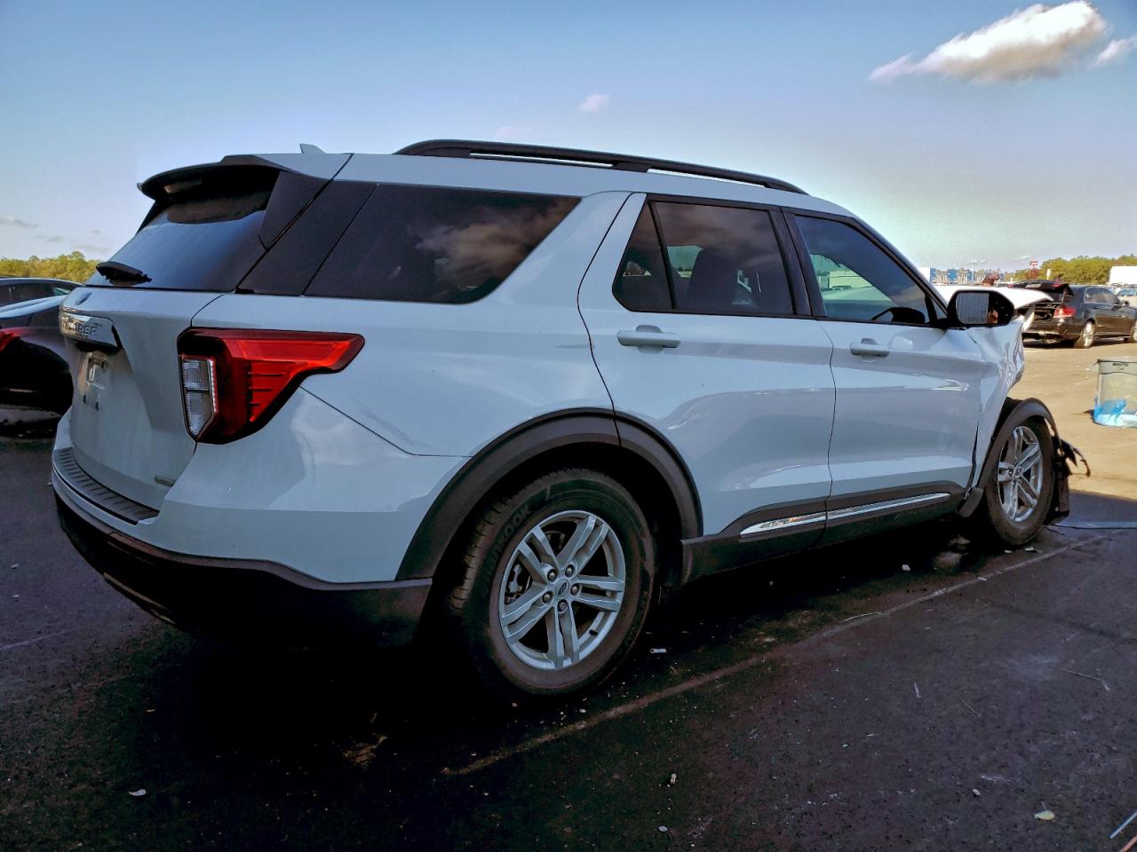 2020 FORD EXPLORER XLT photo 3