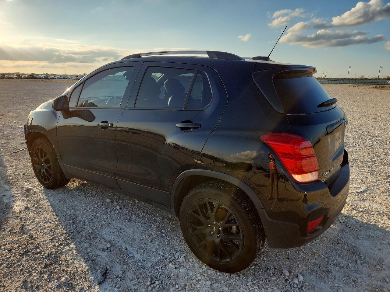 2022 CHEVROLET TRAX 1LT photo 2