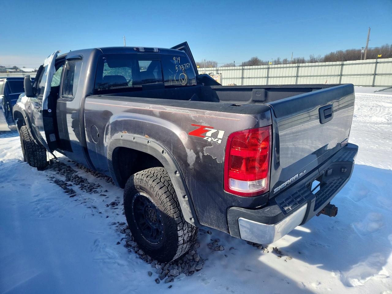 2010 GMC SIERRA K2500 SLE photo 2
