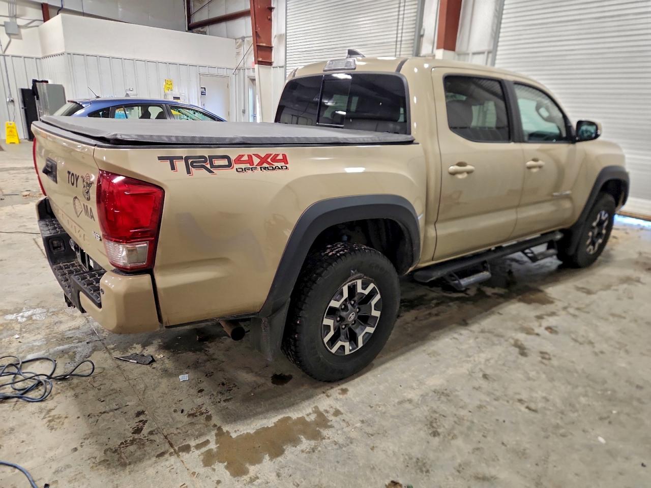 2017 TOYOTA TACOMA DOUBLE CAB photo 5