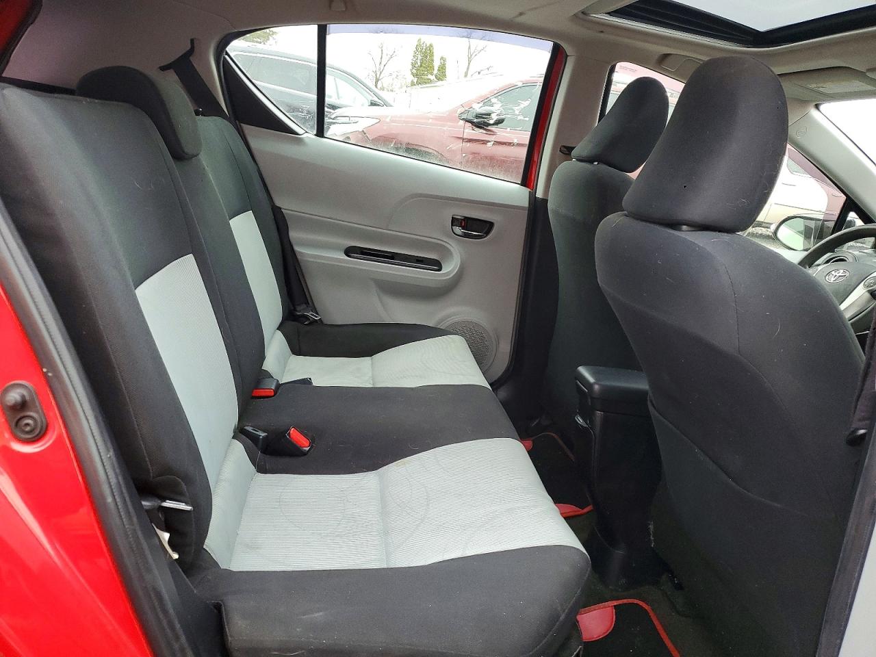 2012 TOYOTA PRIUS C photo 28